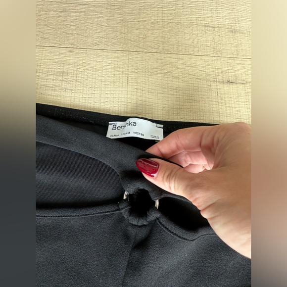 Cut out flare pants - Picture 5 of 5